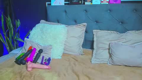 C E L E S T E  online show from 02/06/25, 01:05