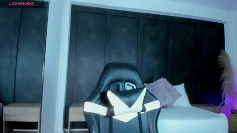 Snapshot of dulce_glow_ chatting on 04/18/26, 02:48 D U L C E online show from 04/18/26, 02:48