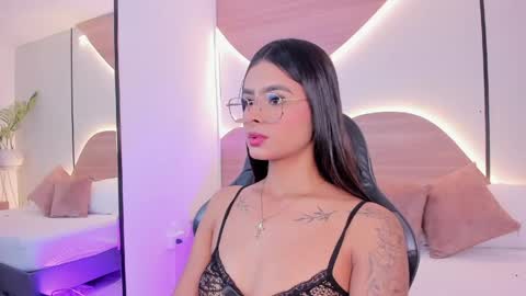 Snapshot of dulce_glow_ chatting on 05/01/26, 02:49 D U L C E online show from 05/01/26, 02:49