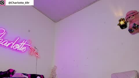 Snapshot of dulce_hot33 chatting on 05/28/26, 08:33 dulce_hot33 online show from 05/28/26, 08:33