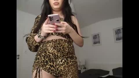 Snapshot of dulce_hot_23 chatting on 06/10/26, 12:00 Dulce Maria online show from 06/10/26, 12:00