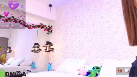 dulce_isabel_ online show from 03/28/26, 03:06