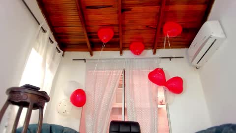 Dulce Y Jhoselin online show from 02/12/26, 09:21