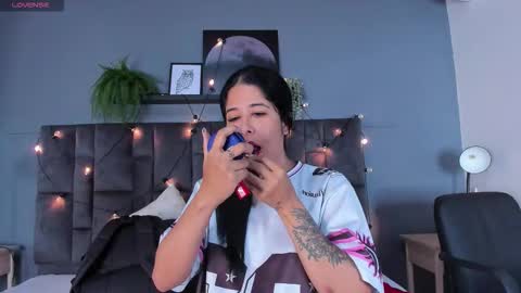 DULCE AURORA online show from 01/18/26, 11:14