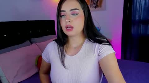 Snapshot of dulcedanii chatting on 12/19/25, 01:51 Daniela online show from 12/19/25, 01:51