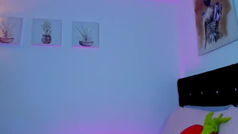 Snapshot of dulcedanii chatting on 02/16/26, 10:44 Daniela online show from 02/16/26, 10:44