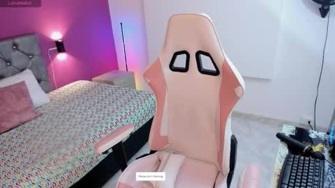 dulcee_gaby online show from 11/22/25, 12:15