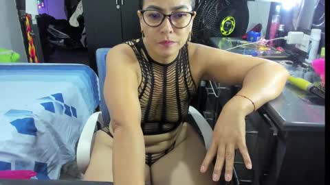 Snapshot of dulcemilf_ chatting on 01/03/25, 11:55 Dulce  online show from 01/03/25, 11:55