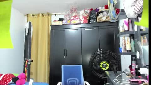 Snapshot of dulcemilf_ chatting on 01/10/25, 04:12 Dulce  online show from 01/10/25, 04:12