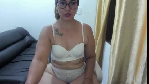 Snapshot of dulcemilf_ chatting on 01/27/25, 04:41 Dulce  online show from 01/27/25, 04:41