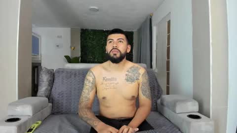 Jlozada05 online show from 11/18/25, 03:01