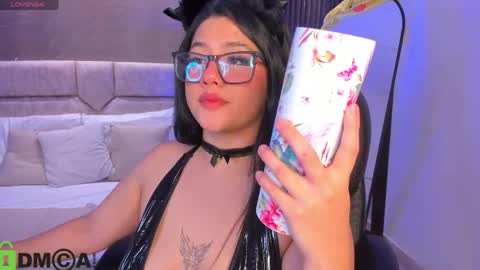 Snapshot of dulcerose01 chatting on 05/01/26, 05:01 Dulce Rose online show from 05/01/26, 05:01