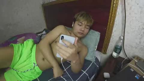 Snapshot of dumeila chatting on 12/22/25, 04:15 dumeila online show from 12/22/25, 04:15