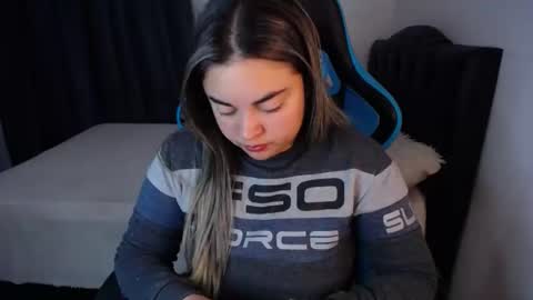 Snapshot of dumont_model chatting on 12/08/24, 04:57 Nicole   online show from 12/08/24, 04:57