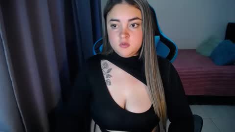 Snapshot of dumont_model chatting on 01/28/25, 12:36 Nicole   online show from 01/28/25, 12:36