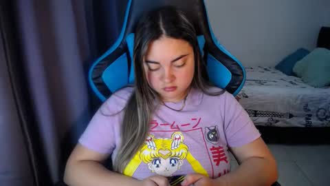 Snapshot of dumont_model chatting on 01/30/25, 09:36 Nicole   online show from 01/30/25, 09:36