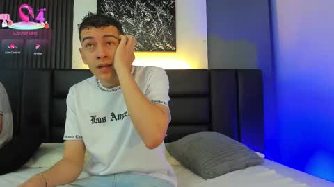 Snapshot of duolust chatting on 11/23/25, 01:00 Thomas and Noah online show from 11/23/25, 01:00