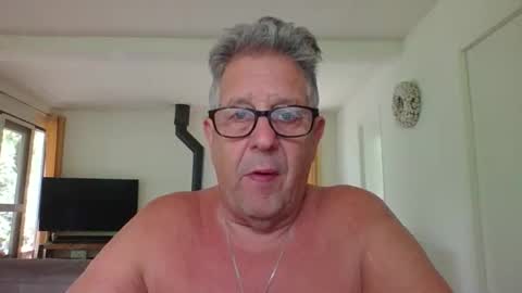 Snapshot of dutchsmooth chatting on 05/05/26, 12:02 dutchsmooth online show from 05/05/26, 12:02