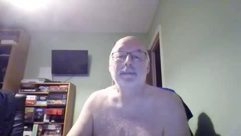 Snapshot of dutchunclejohn chatting on 11/14/25, 04:28 DutchUncleJohn online show from 11/14/25, 04:28