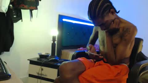 Snapshot of duvanf18 chatting on 05/10/26, 02:39 Elburrito online show from 05/10/26, 02:39