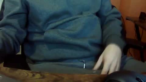 Snapshot of dweav240 chatting on 12/26/24, 05:19 dweav240 online show from 12/26/24, 05:19