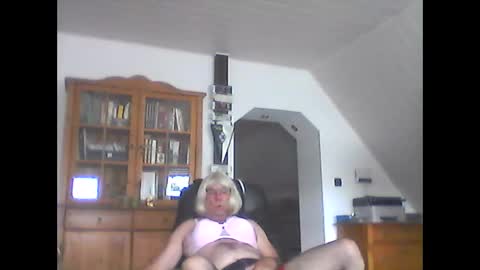 Snapshot of dwtfranky1911 chatting on 06/11/26, 08:56 dwtfranky1911 online show from 06/11/26, 08:56