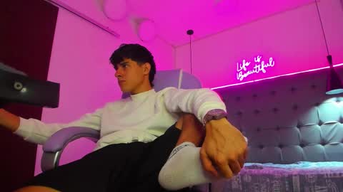 dyla_n18_ online show from 01/10/26, 07:37