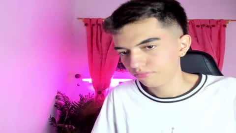 Snapshot of dylan_2005 chatting on 09/23/25, 11:24 Dylan online show from 09/23/25, 11:24