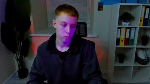 Snapshot of dylan_norton chatting on 02/20/26, 10:27 Dylan online show from 02/20/26, 10:27