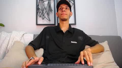 Snapshot of dylan_scotts chatting on 09/23/25, 07:50 dylan_scotts online show from 09/23/25, 07:50