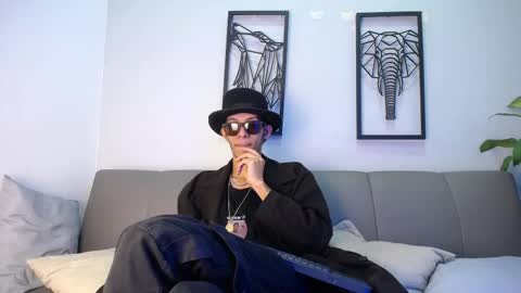Snapshot of dylan_scotts chatting on 10/18/25, 09:54 dylan_scotts online show from 10/18/25, 09:54