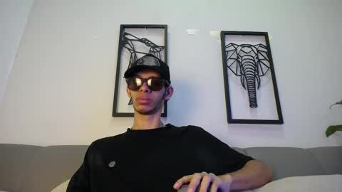 Snapshot of dylan_scotts chatting on 10/19/25, 08:31 dylan_scotts online show from 10/19/25, 08:31