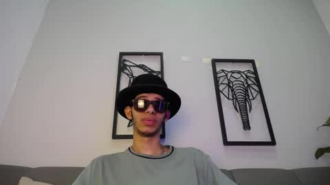 Snapshot of dylan_scotts chatting on 10/22/25, 07:57 dylan_scotts online show from 10/22/25, 07:57