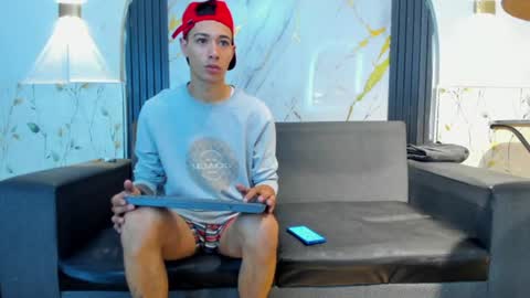 Snapshot of dylan_vanni chatting on 06/19/26, 04:06 Dylan online show from 06/19/26, 04:06