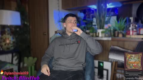 Snapshot of dylandaniel69 chatting on 12/24/24, 02:32 Dylan Daniel 7.8 online show from 12/24/24, 02:32