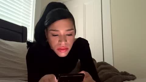 Snapshot of dynasty313 chatting on 02/15/25, 08:33 Dynasty online show from 02/15/25, 08:33