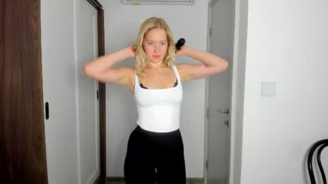 Snapshot of e___lisa chatting on 07/23/26, 02:31 fansly - yourbestbaby online show from 07/23/26, 02:31