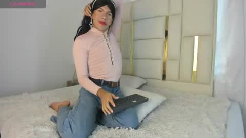 Snapshot of e_r_o_s_ chatting on 07/17/26, 12:01 John online show from 07/17/26, 12:01