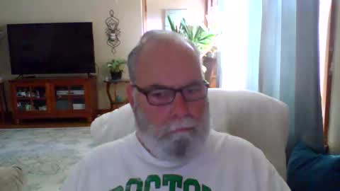 Snapshot of earl52 chatting on 06/09/26, 10:21 earl52 online show from 06/09/26, 10:21