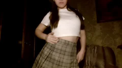 Yuni online show from 04/11/26, 05:28