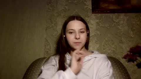 Yuni online show from 04/19/26, 06:10