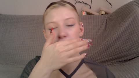 Snapshot of earn_my_lily chatting on 05/05/26, 06:32 Lily online show from 05/05/26, 06:32