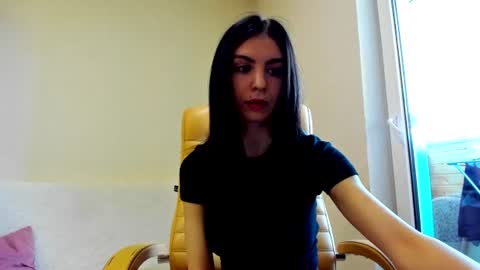 Snapshot of earthadobb chatting on 06/29/26, 06:30 Emma online show from 06/29/26, 06:30