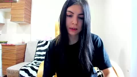 Snapshot of earthadobb chatting on 07/16/26, 07:25 Emma online show from 07/16/26, 07:25