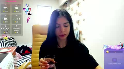 Snapshot of earthadobb chatting on 07/17/26, 06:42 Emma online show from 07/17/26, 06:42