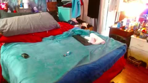 eastbayboy57 online show from 04/14/26, 05:30