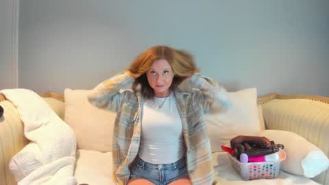 Snapshot of eatmygingersnapps chatting on 10/14/25, 03:13 Allison online show from 10/14/25, 03:13