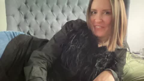 Snapshot of eatmypie69 chatting on 12/05/24, 12:55 Nadia Ferreira  online show from 12/05/24, 12:55