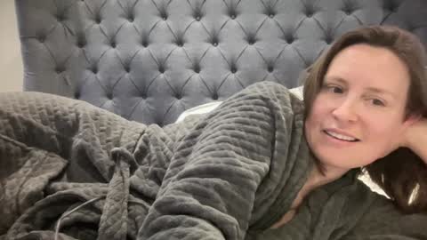 Snapshot of eatmypie69 chatting on 02/26/25, 04:45 Nadia Ferreira  online show from 02/26/25, 04:45