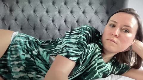 Snapshot of eatmypie69 chatting on 03/05/25, 10:00 Nadia Ferreira  online show from 03/05/25, 10:00